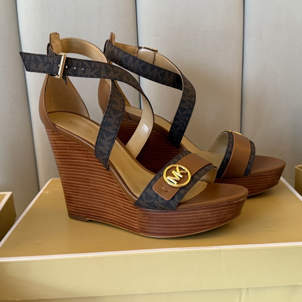 Michael Kors Brown Carmen Wedge with logo. size 9. NIB